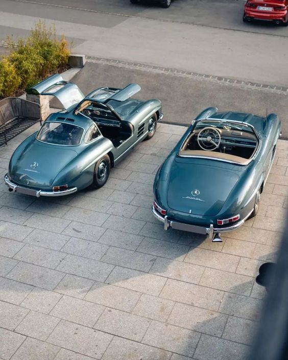 Luxury Car: Mercedes-Benz 300SL