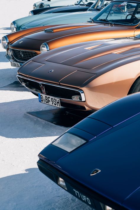 Classic vs. Modern luxury Cars: A Matter of Taste